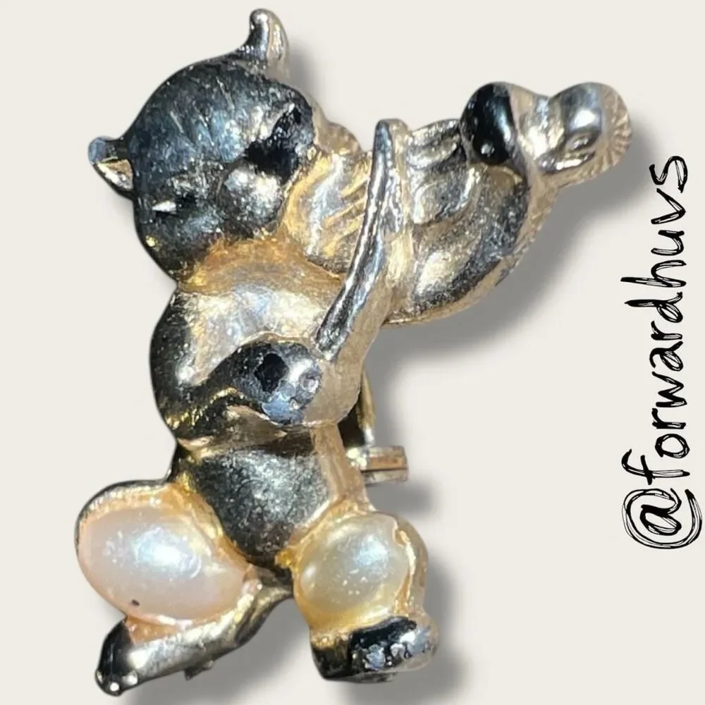 Cat Playing the Fiddle - Faux Pearl Knees - 1” Brooch
